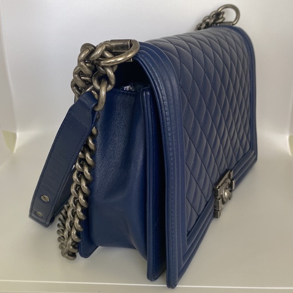 Chanel Boy Bag - Picture 4 of 16